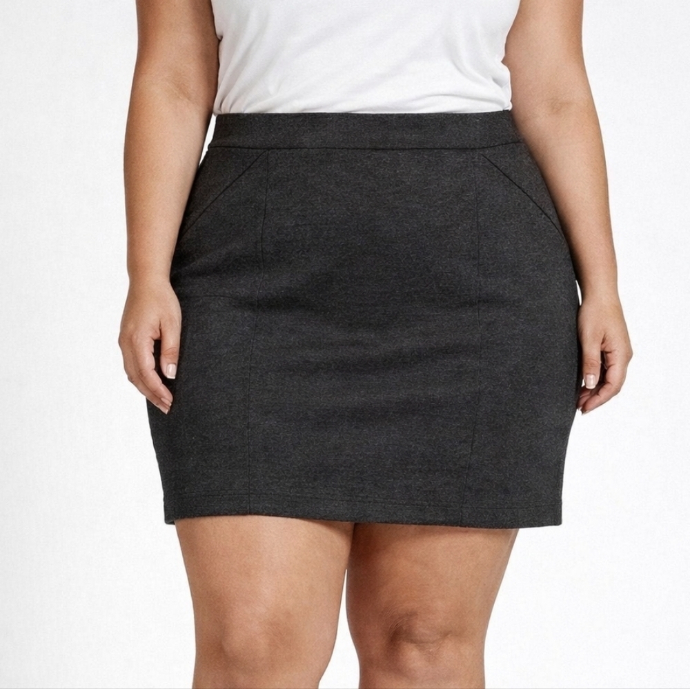 XL • Mario Serrani • Ponte Knit Grey Slub Mini Pencil Skirt